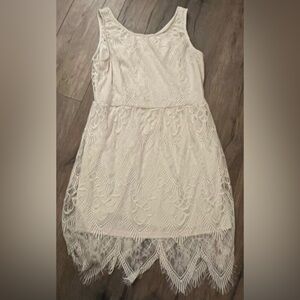 Pinky size XL lace dress.